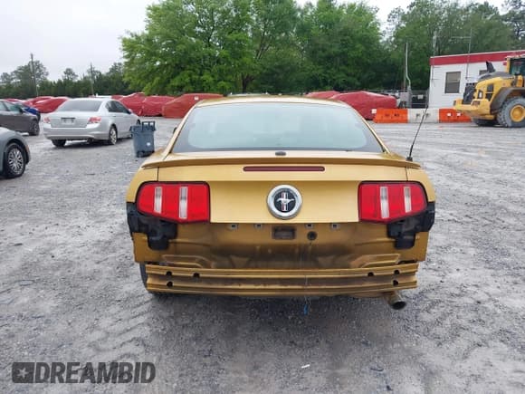 ✅ 2010 Ford Mustang V6 • VIN: 1ZVBP8AN6A5105768 • Lot: 41964355. Listed on IAAI with 180,654 mi. Free auction sales archive from the USA and detailed vehicle history report at DreamBid. Image 17.
