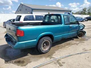 ✅ 1994 Chevrolet S-10 LS • VIN: 1GCCS19Z1R8217571 • Лот: 71994634. Опубликован ранее на Copart с пробегом 167 632 миль. Бесплатный доступ к архиву аукционных продаж из США и подробный отчёт об истории автомобиля на DreamBid. Изображение 3.