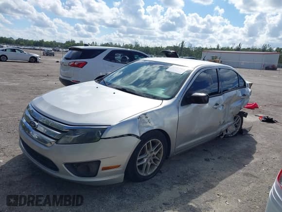 ✅ 2012 Ford Fusion S • VIN: 3FAHP0GA1CR121823 • Лот: 43517924. Опубликован ранее на IAAI с пробегом 228 195 миль. Бесплатный доступ к архиву аукционных продаж из США и подробный отчёт об истории автомобиля на DreamBid. Изображение 2.