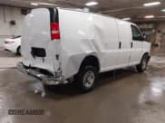 ✅ 2020 Chevrolet Express Cargo • VIN: 1GCWGAFP5L1266659 • Lot: 42067566. Wystawiony na IAAI z przebiegiem 122 413 mil. Bezpłatny archiwum sprzedaży aukcyjnych z USA i szczegółowy raport historii pojazdu na DreamBid. Zdjęcie 4.