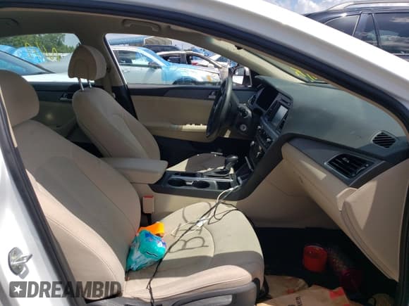 ✅ 2017 Hyundai Sonata SE • VIN: 5NPE24AF5HH487558 • Lot: 67592982. Listed on Copart with Not provided. Free auction sales archive from the USA and detailed vehicle history report at DreamBid. Image 5.