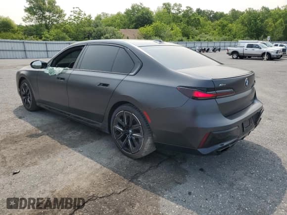 ✅ 2024 BMW 7 Series 760i xDrive • VIN: WBA33EJ04RCS93538 • Lot: 56560835. Wystawiony na Copart z przebiegiem 16 424 mil. Bezpłatny archiwum sprzedaży aukcyjnych z USA i szczegółowy raport historii pojazdu na DreamBid. Zdjęcie 2.