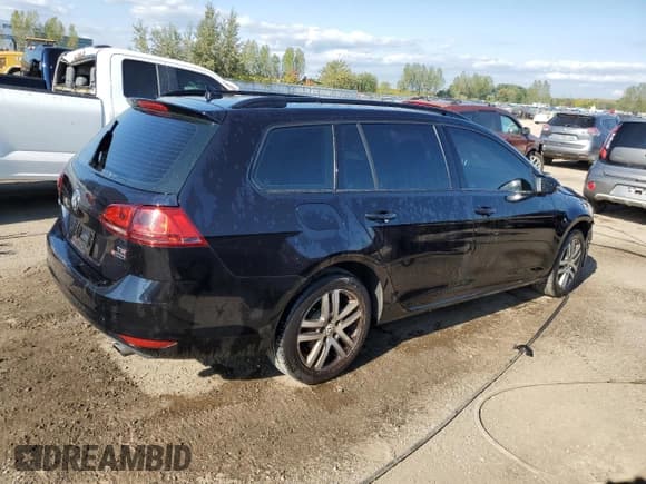 ✅ 2017 Volkswagen Golf S • VIN: 3VW017AU8HM507242 • Lot: 71098985. Wystawiony na Copart z przebiegiem 143 296 mil. Bezpłatny archiwum sprzedaży aukcyjnych z USA i szczegółowy raport historii pojazdu na DreamBid. Zdjęcie 3.