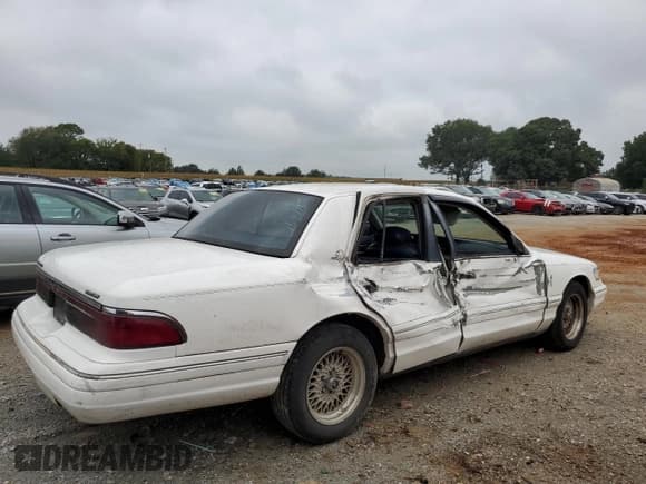 ✅ 1996 Mercury Grand Marquis LS • VIN: 2MELM75W0TX655657 • Лот: 64976454. Опубликован ранее на Copart с пробегом 220 794 миль. Бесплатный доступ к архиву аукционных продаж из США и подробный отчёт об истории автомобиля на DreamBid. Изображение 3.