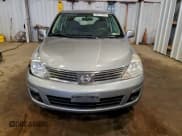 ✅ 2008 Nissan Versa SL • VIN: 3N1BC13E38L358224 • Лот: 93711455. Опубликован ранее на Copart с пробегом 175 985 миль. Бесплатный доступ к архиву аукционных продаж из США и подробный отчёт об истории автомобиля на DreamBid. Изображение 5.