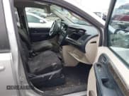 ✅ 2011 Dodge Grand Caravan Express • VIN: 2D4RN4DG5BR700387 • Lot: 43581862. Wystawiony na IAAI z przebiegiem 211 517 mil. Bezpłatny archiwum sprzedaży aukcyjnych z USA i szczegółowy raport historii pojazdu na DreamBid. Zdjęcie 5.