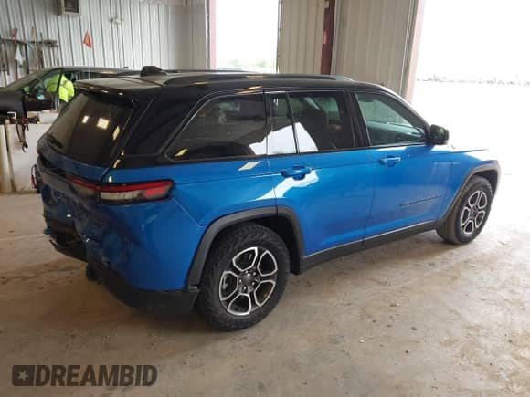 2022 Jeep Grand Cherokee Trailhawk with VIN 1C4RJYC61N8747036, listed as a IAAI auction lot 42314181 with 20,135 mi miles and . Bid and sale history available at DreamBid. Image 4.
