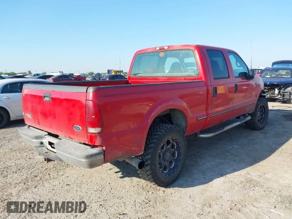 ✅ 1999 Ford F-250 XL • VIN: 1FTNW20F8XEA78401 • Lot: 43347971. Wystawiony na IAAI z przebiegiem 333 081 mil. Bezpłatny archiwum sprzedaży aukcyjnych z USA i szczegółowy raport historii pojazdu na DreamBid. Zdjęcie 4.