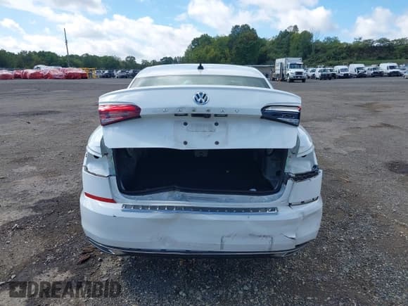 ✅ 2021 Volkswagen Passat SE • VIN: 1VWSA7A32MC003295 • Lot: 43311970. Listed on IAAI with 26,869 mi. Free auction sales archive from the USA and detailed vehicle history report at DreamBid. Image 17.