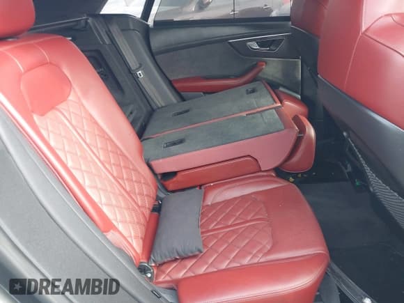 ✅ 2022 Audi SQ8 Prestige • VIN: WA1CWBF11ND017665 • Lot: 41430807. Wystawiony na IAAI z przebiegiem 30 619 mil. Bezpłatny archiwum sprzedaży aukcyjnych z USA i szczegółowy raport historii pojazdu na DreamBid. Zdjęcie 8.