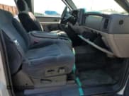 ✅ 2002 Chevrolet Suburban LS • VIN: 1GNEC16T32J322088 • Lot: 63978685. Wystawiony na Copart z przebiegiem 239 336 mil. Bezpłatny archiwum sprzedaży aukcyjnych z USA i szczegółowy raport historii pojazdu na DreamBid. Zdjęcie 7.