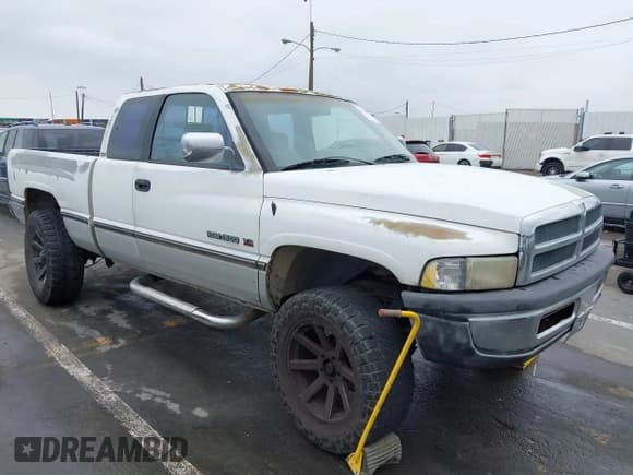 ✅ 1996 Dodge 1500 • VIN: 3B7HC13Y9TG132935 • Lot: 42181713. Wystawiony na IAAI z przebiegiem 168 613 mil. Bezpłatny archiwum sprzedaży aukcyjnych z USA i szczegółowy raport historii pojazdu na DreamBid. Zdjęcie 1.