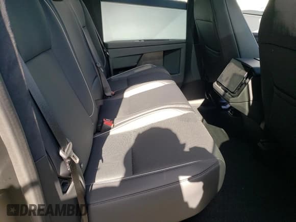 ✅ 2024 Tesla Cybertruck • VIN: 7G2CEHED8RA006307 • Лот: 74118474. Опубликован ранее на Copart с пробегом 1 773 миль. Бесплатный доступ к архиву аукционных продаж из США и подробный отчёт об истории автомобиля на DreamBid. Изображение 11.