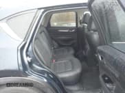 ✅ 2022 Mazda CX-5 S Premium • VIN: JM3KFBDM1N1548677 • Lot: 43567571. Wystawiony na IAAI z przebiegiem 44 177 mil. Bezpłatny archiwum sprzedaży aukcyjnych z USA i szczegółowy raport historii pojazdu na DreamBid. Zdjęcie 8.
