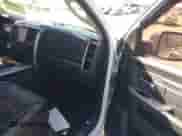 2017 Ram 1500 Night z VIN 1C6RR7MT4HS766699, wystawiony jako IAAI lot #41692973 z przebiegiem 134 746 mil mil oraz . Historia ofert i sprzedaży dostępna na DreamBid. Obrazek 5.