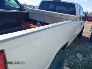 1996 Chevrolet Silverado 2500 z VIN 1GCGC29R7TE131498, wystawiony jako IAAI lot #41216674 z przebiegiem Nie podano mil oraz . Historia ofert i sprzedaży dostępna na DreamBid. Obrazek 4.