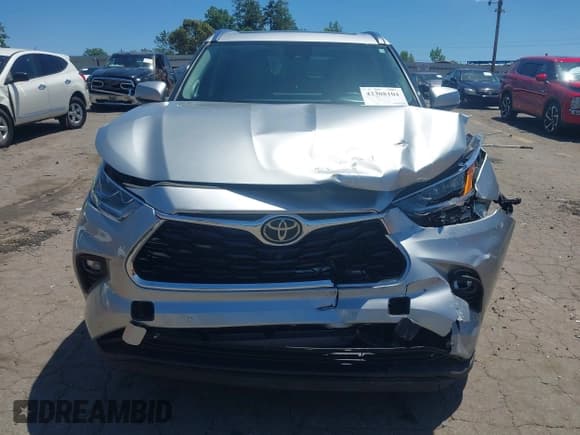 ✅ 2021 Toyota Highlander Limited • VIN: 5TDYZRAH0MS089945 • Lot: 42308104. Listed on IAAI with 41,200 mi. Free auction sales archive from the USA and detailed vehicle history report at DreamBid. Image 6.