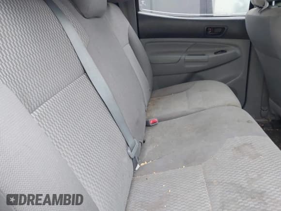 ✅ 2015 Toyota Tacoma • VIN: 5TFLU4EN8FX119895 • Lot: 43670596. Listed on IAAI with 185,866 mi. Free auction sales archive from the USA and detailed vehicle history report at DreamBid. Image 8.