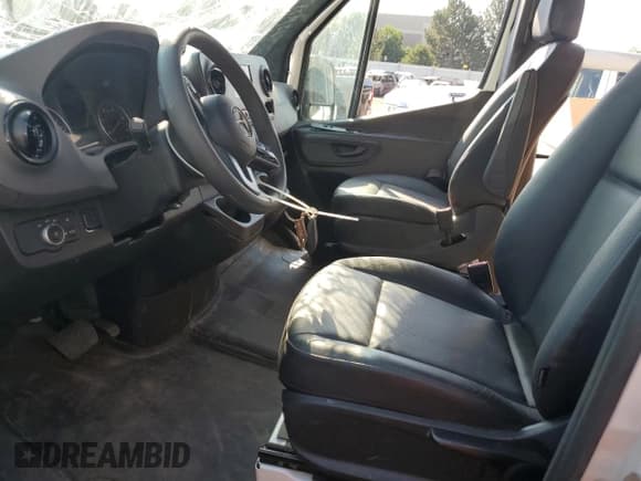 ✅ 2023 Mercedes-Benz Sprinter • VIN: W1Y4NBHY0PT147870 • Лот: 67999405. Опубликован ранее на Copart с пробегом 18 492 миль. Бесплатный доступ к архиву аукционных продаж из США и подробный отчёт об истории автомобиля на DreamBid. Изображение 7.