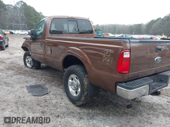 ✅ 2011 Ford F-250 XL • VIN: 1FTBF2B6XBEC61212 • Lot: 41464543. Listed on IAAI with 303,701 mi. Free auction sales archive from the USA and detailed vehicle history report at DreamBid. Image 3.