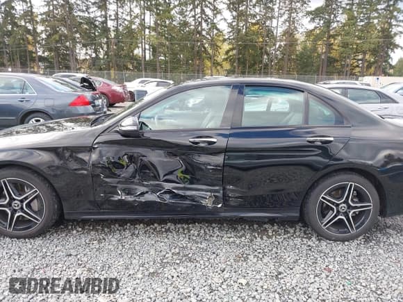 ✅ 2020 Mercedes-Benz C 300 • VIN: W1KWF8EB2LR597188 • Lot: 43565900. Wystawiony na IAAI z przebiegiem 47 210 mil. Bezpłatny archiwum sprzedaży aukcyjnych z USA i szczegółowy raport historii pojazdu na DreamBid. Zdjęcie 6.