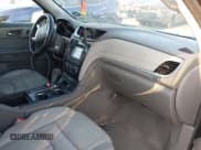 ✅ 2015 Chevrolet Traverse LT • VIN: 1GNKRHKD6FJ374121 • Lot: 43220608. Wystawiony na IAAI z przebiegiem Nie podano. Bezpłatny archiwum sprzedaży aukcyjnych z USA i szczegółowy raport historii pojazdu na DreamBid. Zdjęcie 5.