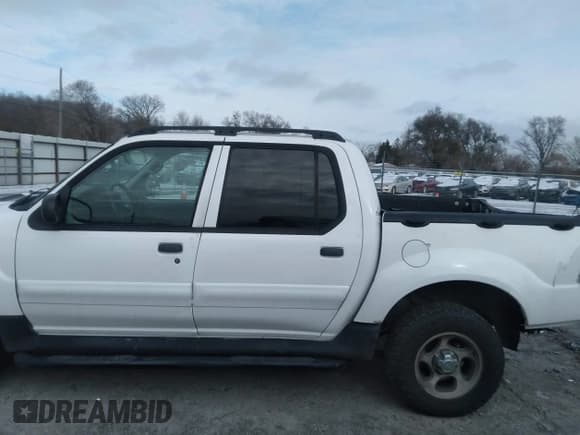 ✅ 2003 Ford Explorer Sport Trac XLS • VIN: 1FMZU67E13UC81878 • Lot: 40980982. Wystawiony na IAAI z przebiegiem 266 484 mil. Bezpłatny archiwum sprzedaży aukcyjnych z USA i szczegółowy raport historii pojazdu na DreamBid. Zdjęcie 14.