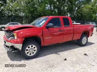 ✅ 2013 GMC Sierra 2500HD SLE • VIN: 1GT220C87DZ293210 • Lot: 62682875. Listed on Copart with 173,240 mi. Free auction sales archive from the USA and detailed vehicle history report at DreamBid. Image 1.