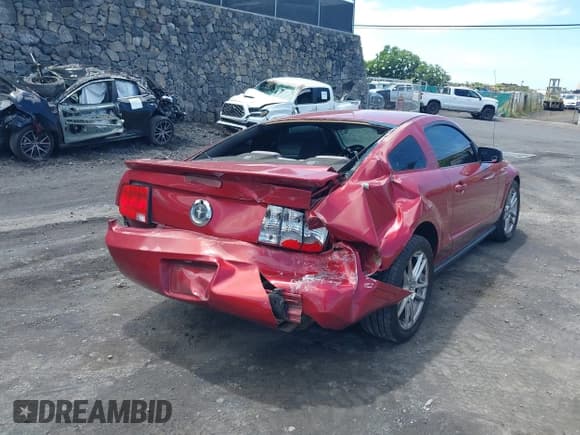 ✅ 2007 Ford Mustang Deluxe • VIN: 1ZVFT80N775366043 • Lot: 42910749. Listed on IAAI with 175,296 mi. Free auction sales archive from the USA and detailed vehicle history report at DreamBid. Image 6.