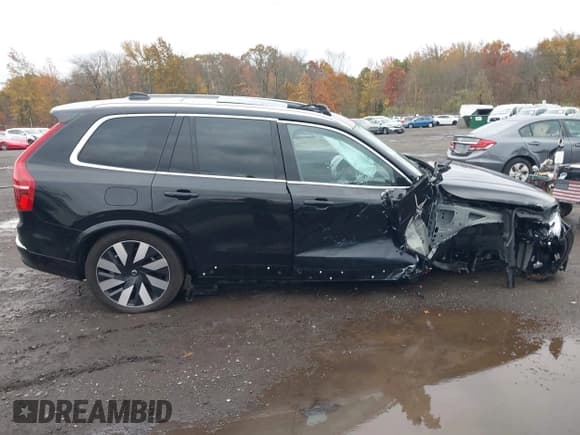 ✅ 2025 Volvo XC90 • VIN: YV4H60JF7S1303761 • Lot: 43584021. Wystawiony na IAAI z przebiegiem 9 510 mil. Bezpłatny archiwum sprzedaży aukcyjnych z USA i szczegółowy raport historii pojazdu na DreamBid. Zdjęcie 14.