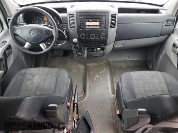 ✅ 2014 Mercedes-Benz Sprinter Passenger • VIN: WDZPE7DCXE5844571 • Lot: 82225595. Wystawiony na Copart z przebiegiem 160 689 mil. Bezpłatny archiwum sprzedaży aukcyjnych z USA i szczegółowy raport historii pojazdu na DreamBid. Zdjęcie 8.