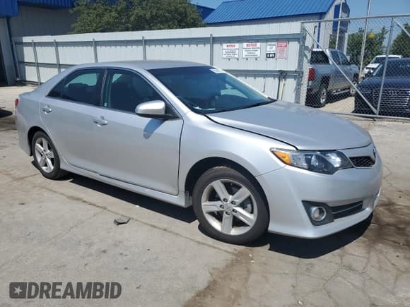 ✅ 2013 Toyota Camry L • VIN: 4T1BF1FK1DU281869 • Lot: 68581215. Wystawiony na Copart z przebiegiem 26 814 mil. Bezpłatny archiwum sprzedaży aukcyjnych z USA i szczegółowy raport historii pojazdu na DreamBid. Zdjęcie 4.