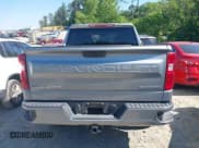 ✅ 2023 Chevrolet Silverado 1500 Custom • VIN: 1GCPABEK1PZ270250 • Lot: 42148020. Wystawiony na IAAI z przebiegiem 14 978 mil. Bezpłatny archiwum sprzedaży aukcyjnych z USA i szczegółowy raport historii pojazdu na DreamBid. Zdjęcie 16.