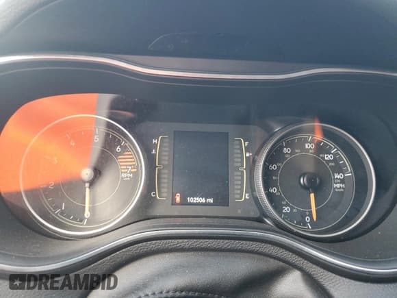 ✅ 2021 Jeep Cherokee Latitude • VIN: 1C4PJLCB8MD107063 • Lot: 60847615. Wystawiony na Copart z przebiegiem 102 506 mil. Bezpłatny archiwum sprzedaży aukcyjnych z USA i szczegółowy raport historii pojazdu na DreamBid. Zdjęcie 9.