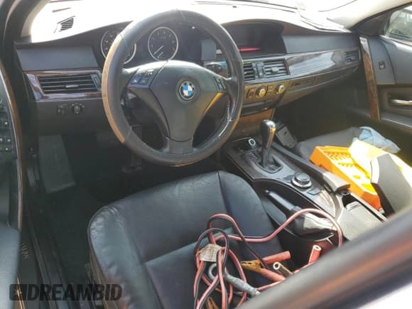 ✅ 2007 BMW 5 Series 525i • VIN: WBANE53597CW61219 • Лот: 69944905. Опубликован ранее на Copart с пробегом 284 759 миль. Бесплатный доступ к архиву аукционных продаж из США и подробный отчёт об истории автомобиля на DreamBid. Изображение 8.