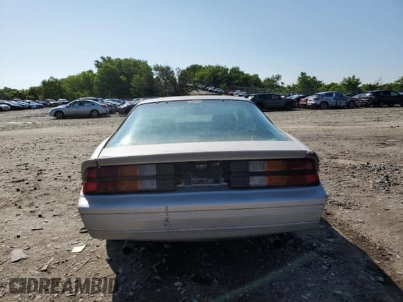 ✅ 1983 Chevrolet Camaro • VIN: 1G1AP87S1DN109378 • Лот: 61785155. Опубликован ранее на Copart с пробегом 72 591 миль. Бесплатный доступ к архиву аукционных продаж из США и подробный отчёт об истории автомобиля на DreamBid. Изображение 6.