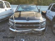 ✅ 2019 Ram 1500 Big Horn • VIN: 1C6SRFFT7KN654977 • Lot: 86825825. Wystawiony na Copart z przebiegiem 94 239 mil. Bezpłatny archiwum sprzedaży aukcyjnych z USA i szczegółowy raport historii pojazdu na DreamBid. Zdjęcie 5.