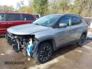 ✅ 2020 Jeep Compass Trailhawk • VIN: 3C4NJDDB5LT171419 • Lot: 43604127. Wystawiony na IAAI z przebiegiem 73 150 mil. Bezpłatny archiwum sprzedaży aukcyjnych z USA i szczegółowy raport historii pojazdu na DreamBid. Zdjęcie 19.