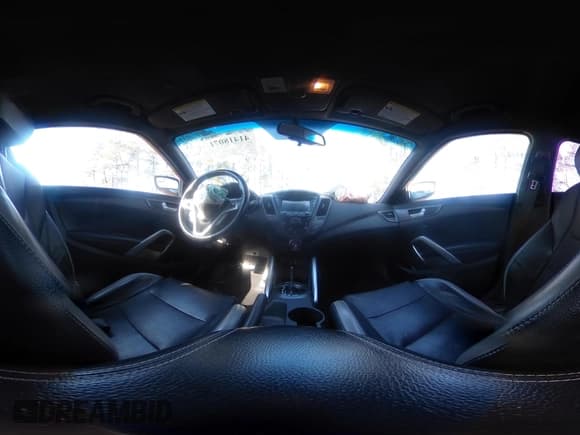 ✅ 2016 Hyundai Veloster Turbo Rally Edition • VIN: KMHTC6AE5GU262175 • Lot: 41418071. Wystawiony na IAAI z przebiegiem 98 394 mil. Bezpłatny archiwum sprzedaży aukcyjnych z USA i szczegółowy raport historii pojazdu na DreamBid. Zdjęcie 18.