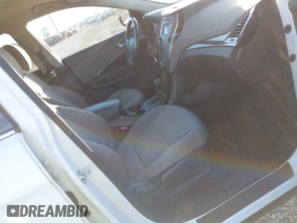 ✅ 2014 Hyundai Santa Fe • VIN: 5XYZUDLB8EG223579 • Lot: 43887430. Listed on IAAI with 181,075 mi. Free auction sales archive from the USA and detailed vehicle history report at DreamBid. Image 5.