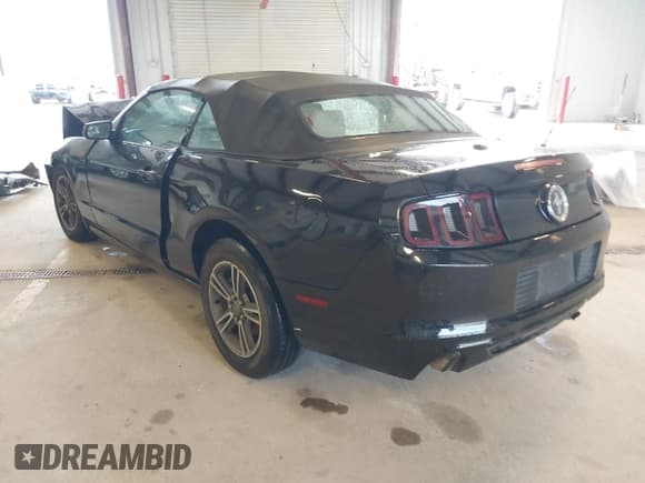 ✅ 2013 Ford Mustang V6 • VIN: 1ZVBP8EM6D5236821 • Lot: 43546803. Wystawiony na IAAI z przebiegiem 103 855 mil. Bezpłatny archiwum sprzedaży aukcyjnych z USA i szczegółowy raport historii pojazdu na DreamBid. Zdjęcie 3.