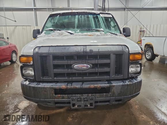 ✅ 2013 Ford Econoline Cargo Commercial • VIN: 1FTNE1EW7DDB01271 • Lot: 95005435. Wystawiony na Copart z przebiegiem 255 161 mil. Bezpłatny archiwum sprzedaży aukcyjnych z USA i szczegółowy raport historii pojazdu na DreamBid. Zdjęcie 5.