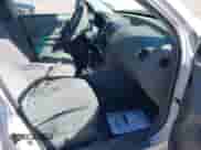 2006 Hyundai Tucson GL z VIN KM8JM72B56U324168, wystawiony jako IAAI lot #42146955 z przebiegiem 206 919 mil mil oraz . Historia ofert i sprzedaży dostępna na DreamBid. Obrazek 5.