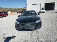 ✅ 2018 Audi A5 Premium • VIN: WAUNNAF53JA050061 • Lot: 68200555. Wystawiony na Copart z przebiegiem Nie podano. Bezpłatny archiwum sprzedaży aukcyjnych z USA i szczegółowy raport historii pojazdu na DreamBid. Zdjęcie 13.