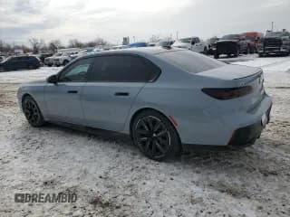 ✅ 2023 BMW i7 xDrive60 • VIN: WBY53EJ02PCM90599 • Lot: 44817105. Wystawiony na Copart z przebiegiem 8 324 mil. Bezpłatny archiwum sprzedaży aukcyjnych z USA i szczegółowy raport historii pojazdu na DreamBid. Zdjęcie 2.