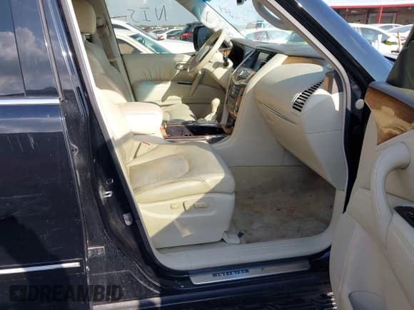 ✅ 2011 Infiniti QX56 8-passenger • VIN: JN8AZ2ND1B9701649 • Lot: 43745234. Wystawiony na IAAI z przebiegiem 170 398 mil. Bezpłatny archiwum sprzedaży aukcyjnych z USA i szczegółowy raport historii pojazdu na DreamBid. Zdjęcie 5.