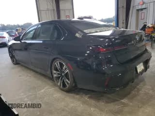 ✅ 2024 BMW 7 Series 740i xDrive • VIN: WBA33EH04RCR24049 • Lot: 64832905. Wystawiony na Copart z przebiegiem 12 416 mil. Bezpłatny archiwum sprzedaży aukcyjnych z USA i szczegółowy raport historii pojazdu na DreamBid. Zdjęcie 2.