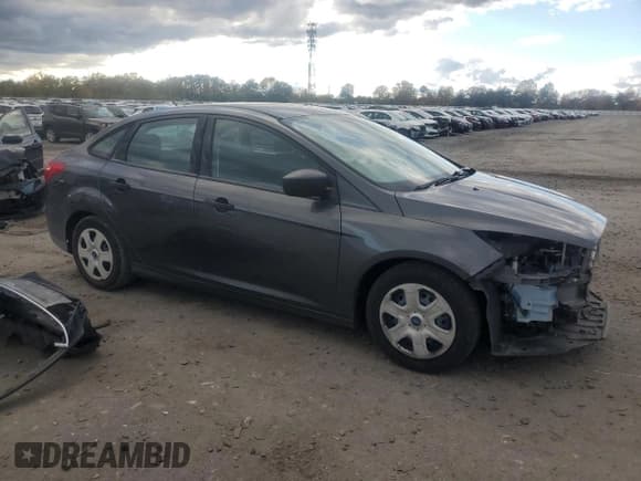 ✅ 2016 Ford Focus S • VIN: 1FADP3E23GL331159 • Lot: 90899445. Wystawiony na Copart z przebiegiem 194 422 mil. Bezpłatny archiwum sprzedaży aukcyjnych z USA i szczegółowy raport historii pojazdu na DreamBid. Zdjęcie 4.