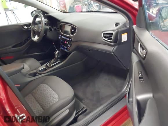 ✅ 2019 Hyundai Ioniq Blue • VIN: KMHC65LC7KU180230 • Lot: 42995835. Wystawiony na IAAI z przebiegiem 159 325 mil. Bezpłatny archiwum sprzedaży aukcyjnych z USA i szczegółowy raport historii pojazdu na DreamBid. Zdjęcie 5.