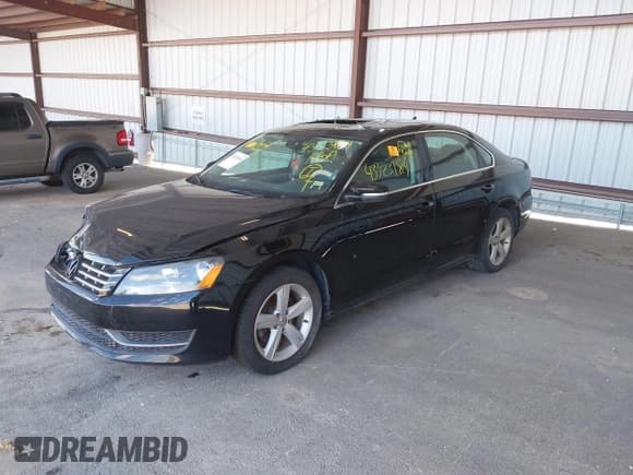 ✅ 2013 Volkswagen Passat SE • VIN: 1VWBN7A30DC127988 • Lot: 43323184. Wystawiony na IAAI z przebiegiem 125 452 mil. Bezpłatny archiwum sprzedaży aukcyjnych z USA i szczegółowy raport historii pojazdu na DreamBid. Zdjęcie 2.